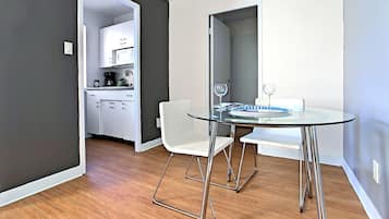 Studio Suite | In-room dining