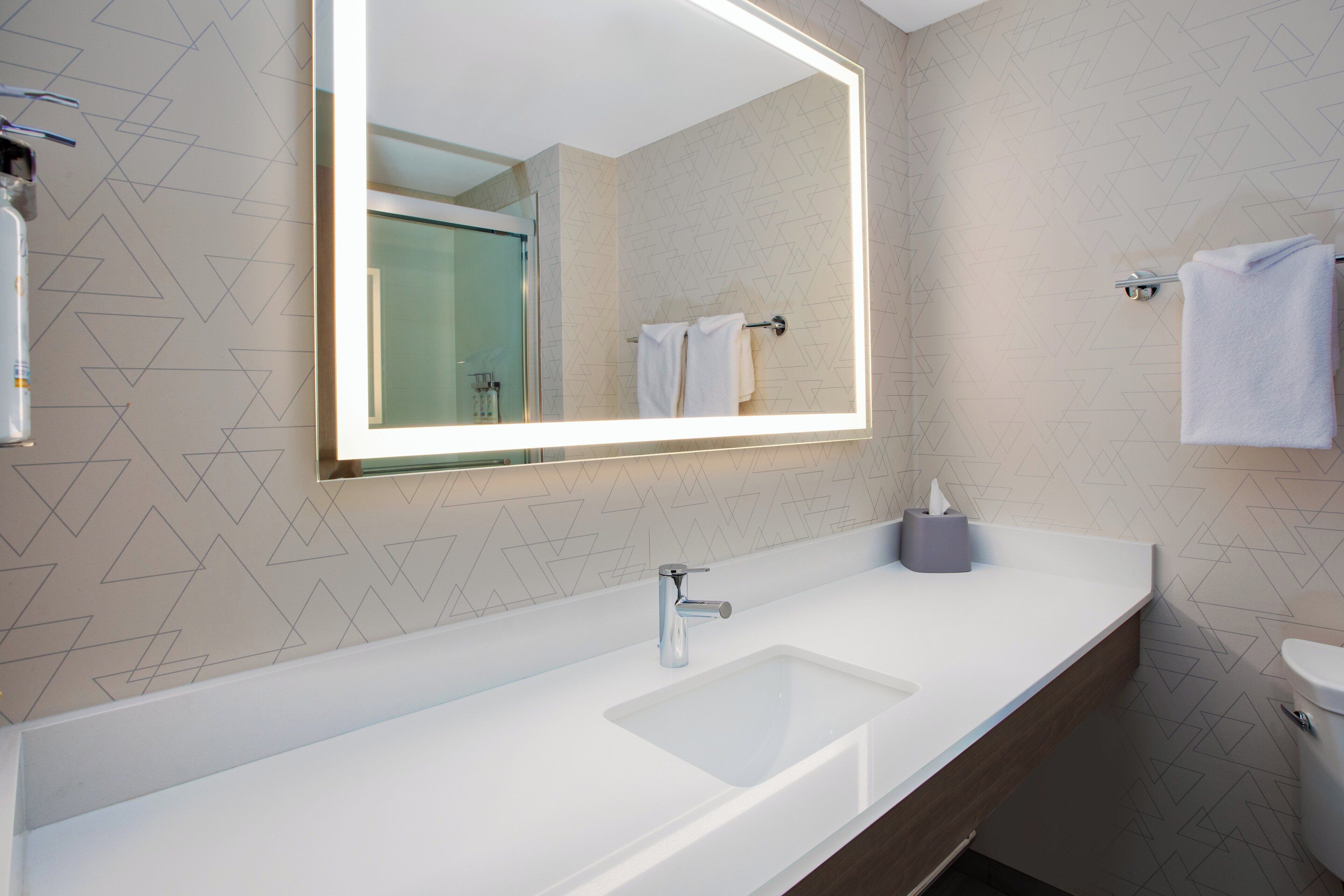 combined shower/bathtub, eco-friendly toiletries, hair dryer, towels