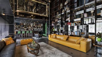 Coin salon dans le hall