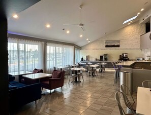 Café da manhã continental grátis todos os dias