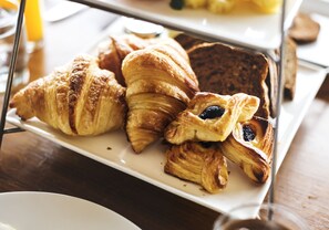 Free daily continental breakfast