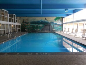 Indoor pool, sun loungers