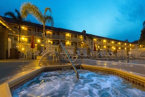 Bain à remous extérieur