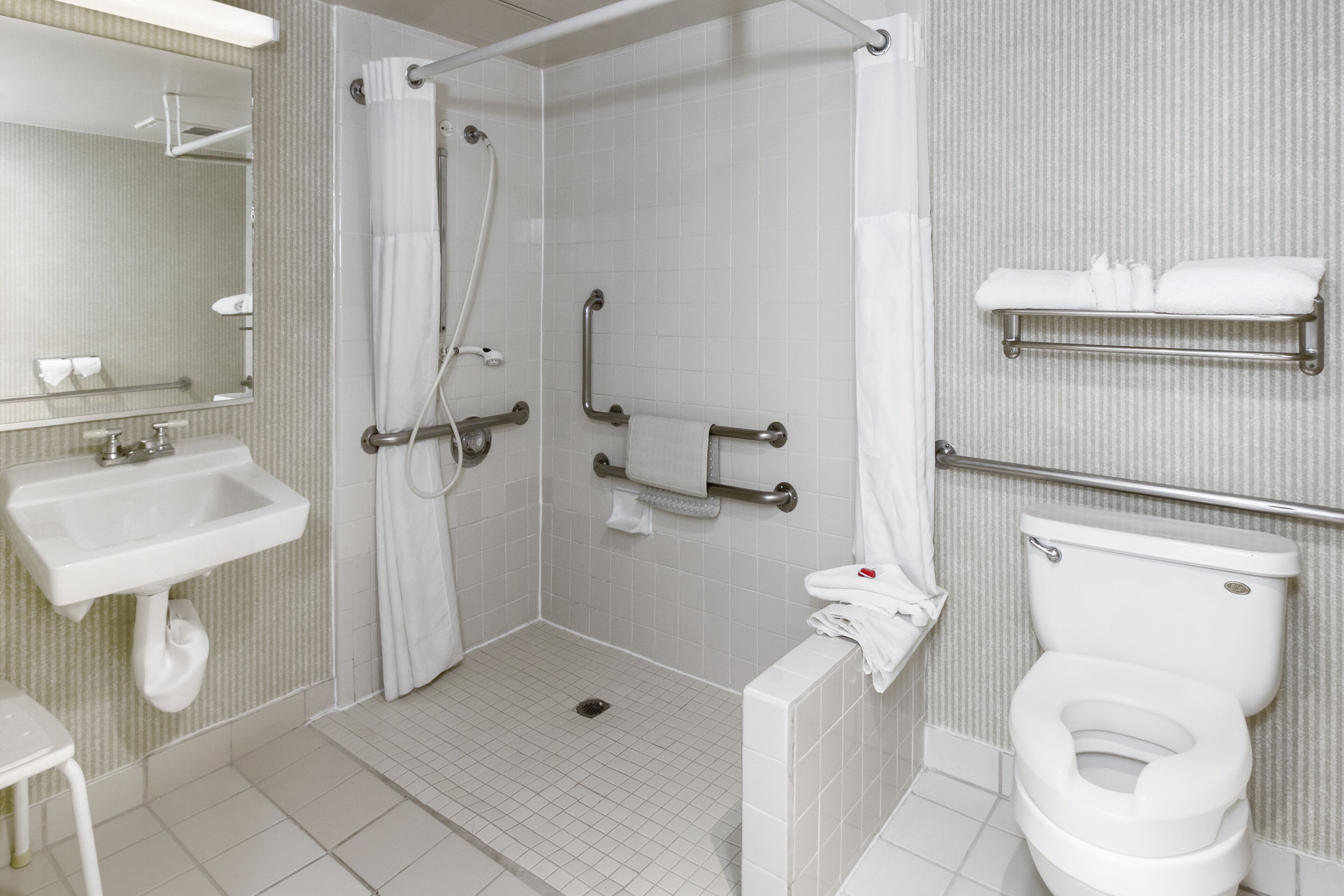 Photo - Ramada by Wyndham Costa Mesa/Newport Beach