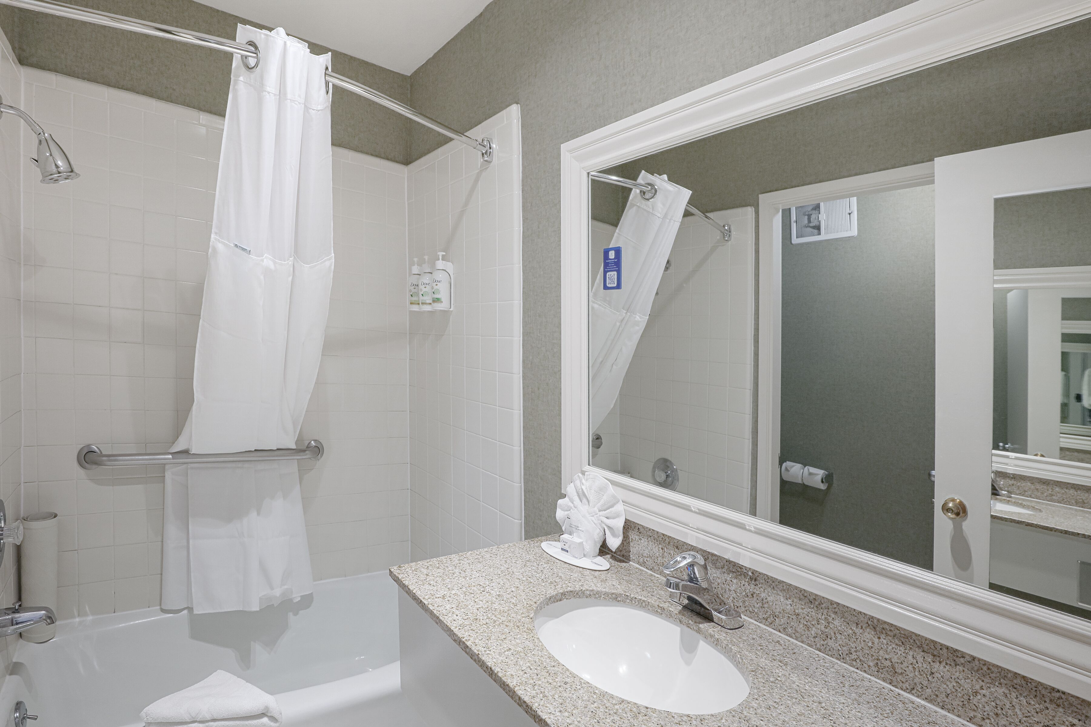 Photo - Ramada by Wyndham Costa Mesa/Newport Beach