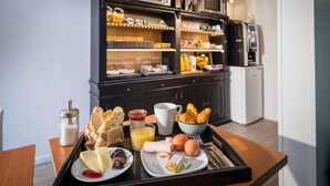 Daily buffet breakfast for a fee - Hôtel d'Orsay  (Toulouse)