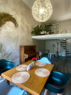 Apartment | Living area | 60-cm flat-screen TV with digital channels, TV - Hôtel d'Orsay  (Toulouse)