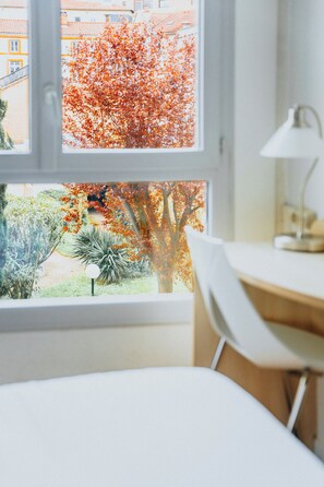 Quarto casal clássico | Roupas de cama premium, cofres nos quartos, individualmente mobiliados