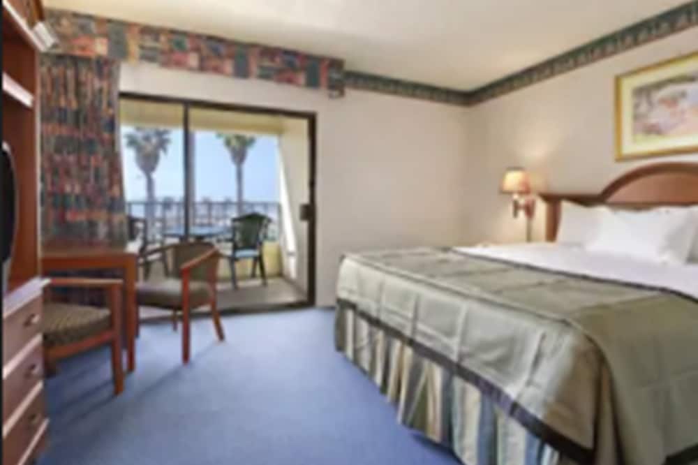 Travelodge by Wyndham Ocean Front