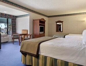 Iron/ironing board, free WiFi, bed sheets - Travelodge by Wyndham Ocean Front (Huntington Beach)