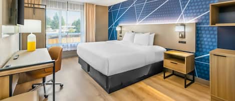 Schreibtisch, Verdunkelungsvorhänge, Bügeleisen/Bügelbrett