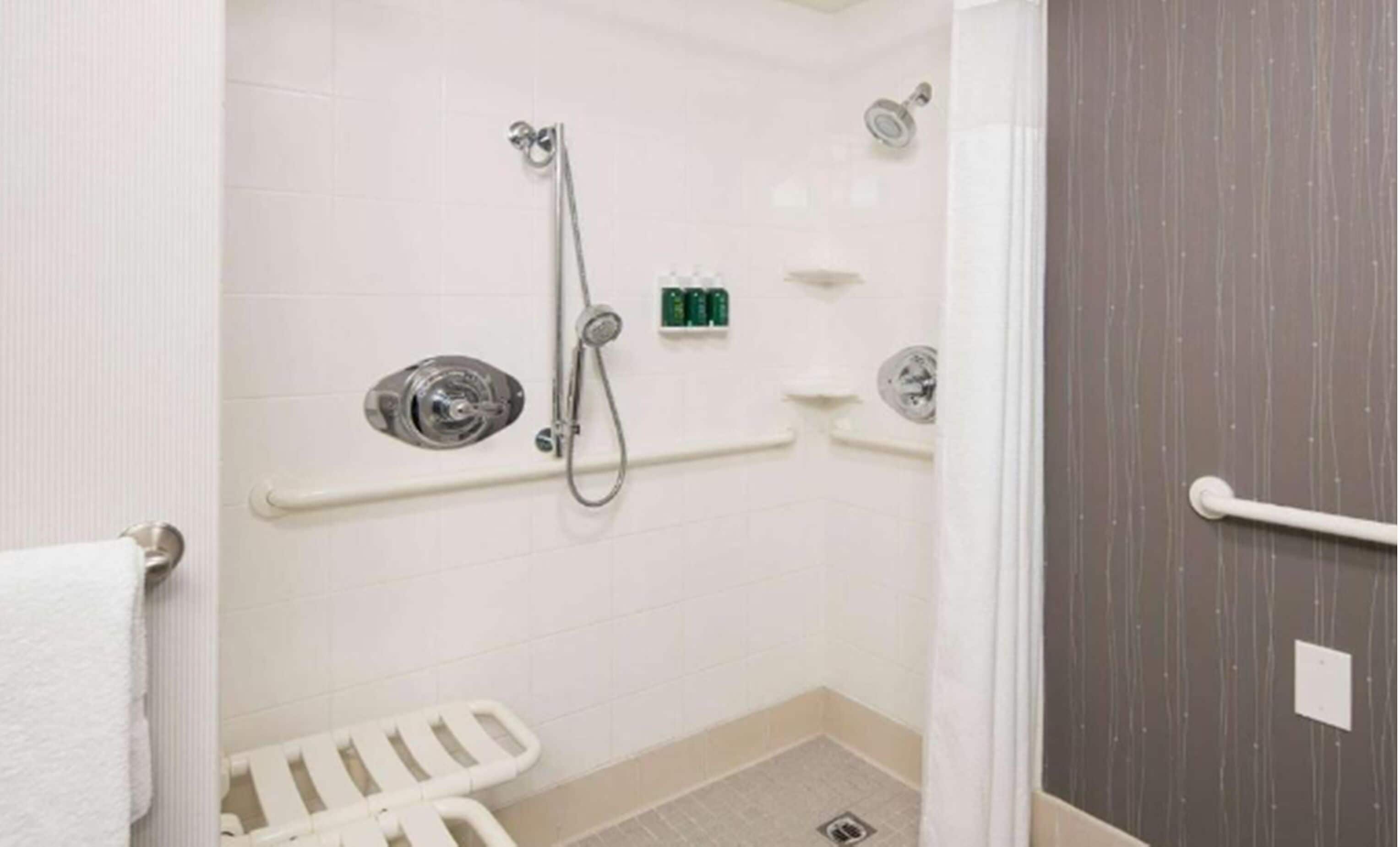 combined shower/bathtub, eco-friendly toiletries, hair dryer, towels