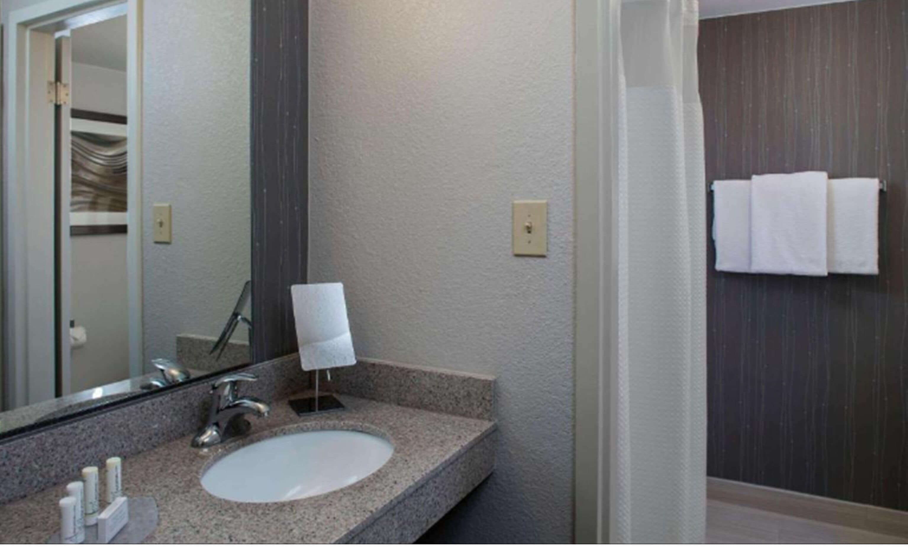 combined shower/bathtub, eco-friendly toiletries, hair dryer, towels