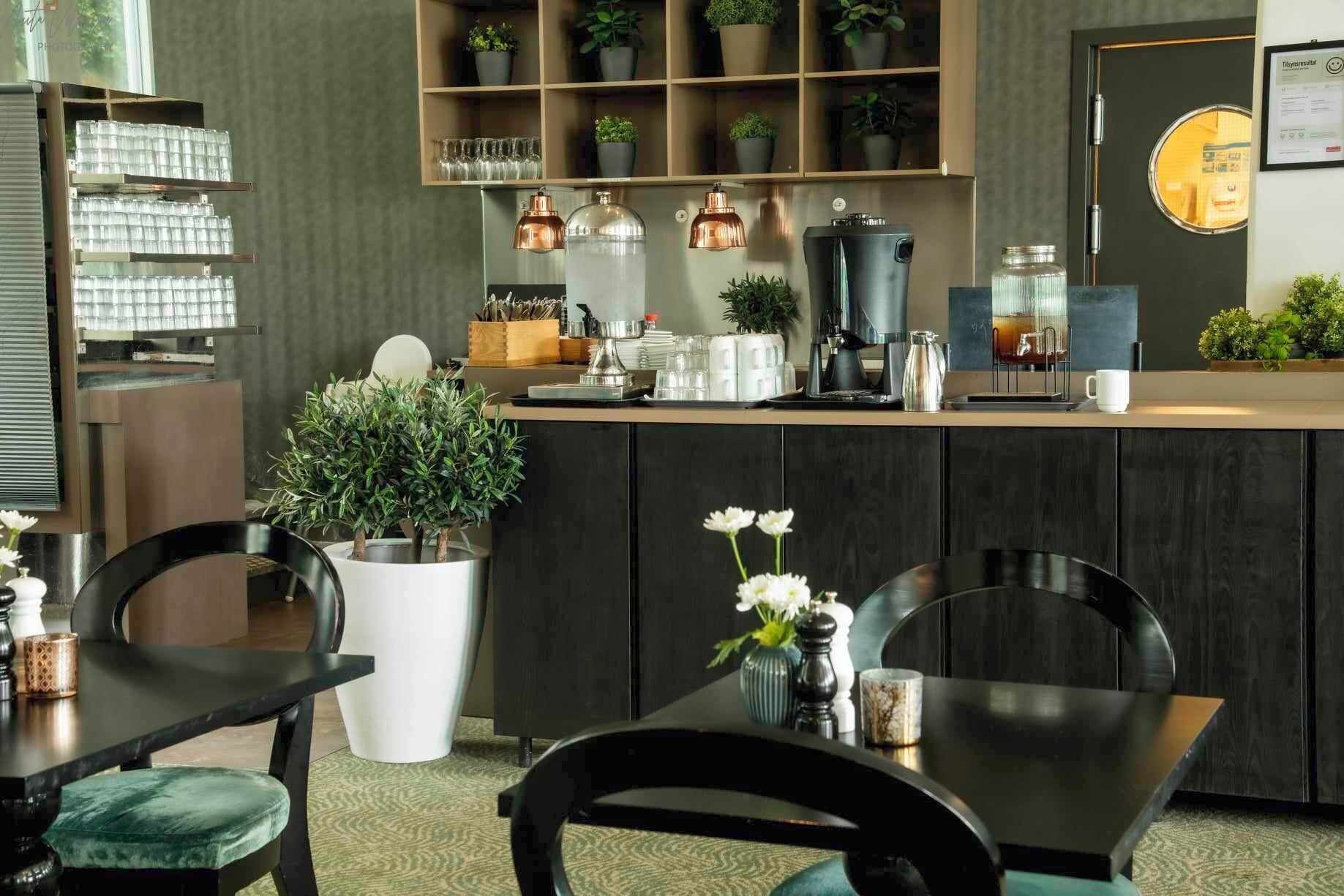 breakfast and dinner served, sea views