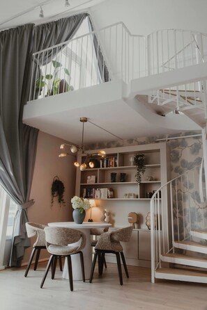 In-room safe, desk, laptop workspace, iron/ironing board - Home Hotel Skagen Brygge (Stavanger)