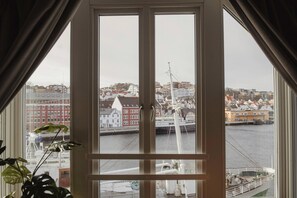 Deluxe Room | In-room safe, desk, laptop workspace, iron/ironing board - Home Hotel Skagen Brygge (Stavanger)