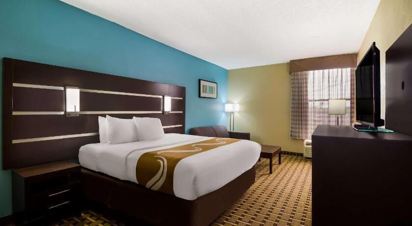 Pillow-top beds, desk, laptop workspace, blackout curtains
