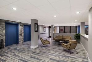 Lobby - Quality Inn Houston East I-10 (Houston)