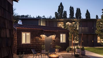 Premium bedding, pillowtop beds, minibar, laptop workspace