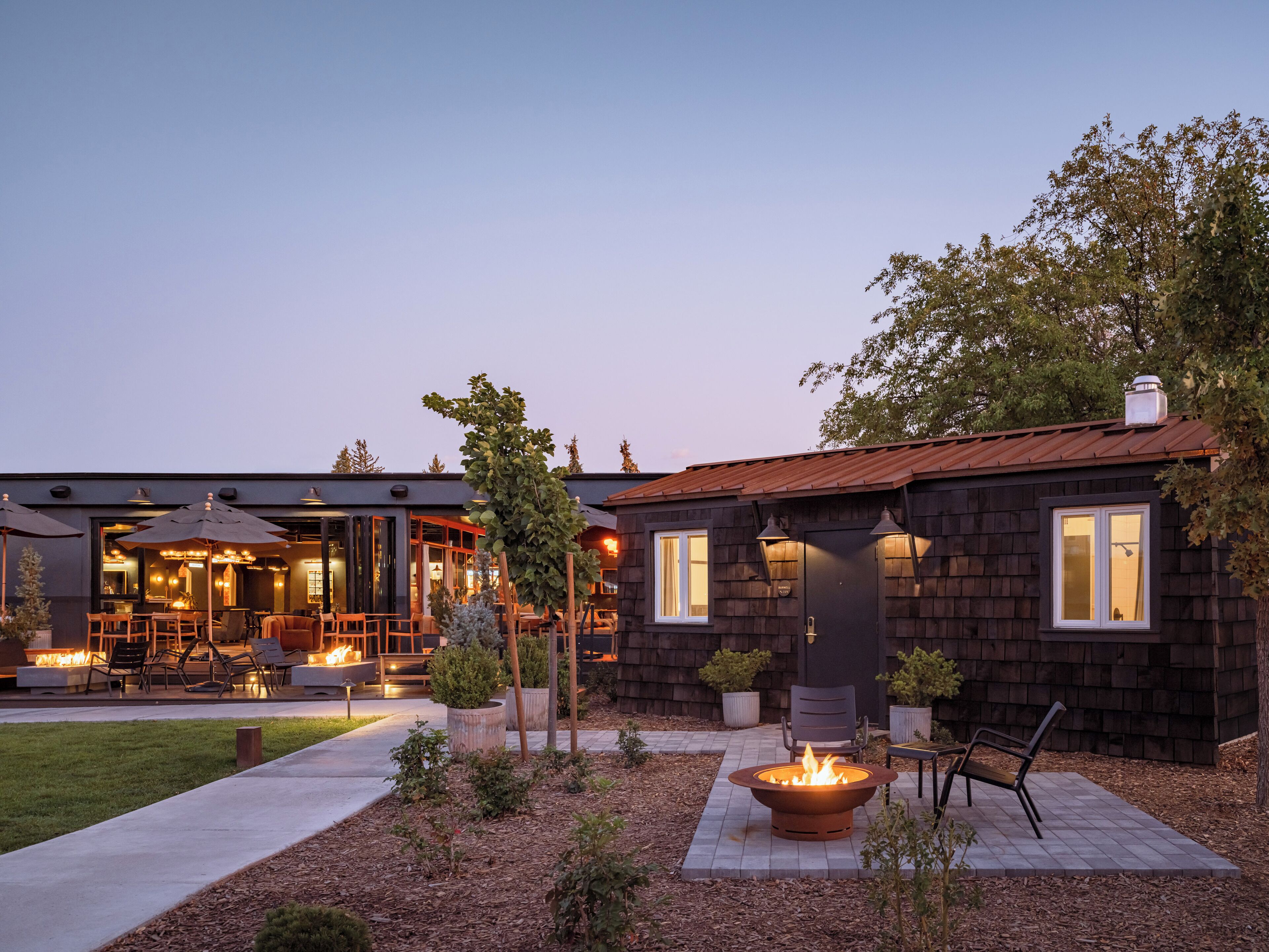 Seprai premium, bantalan ekstra lembut, dan minibar