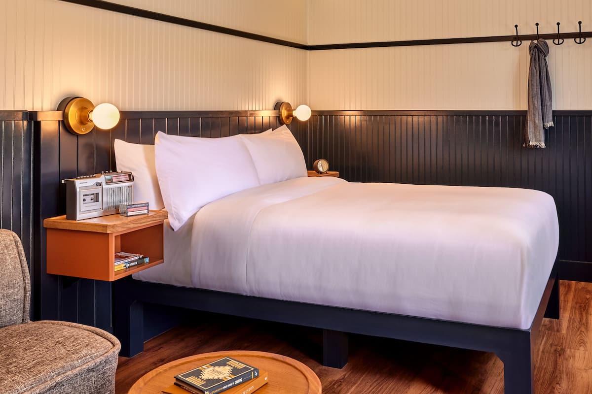 Premium-sengetøj, senge med topmadrasser, minibar