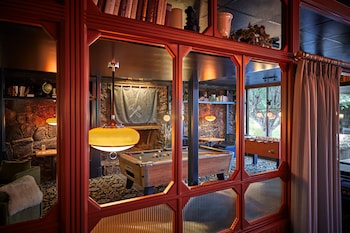 Game room at High Country Motor Lodge – Near NAU/Downtown