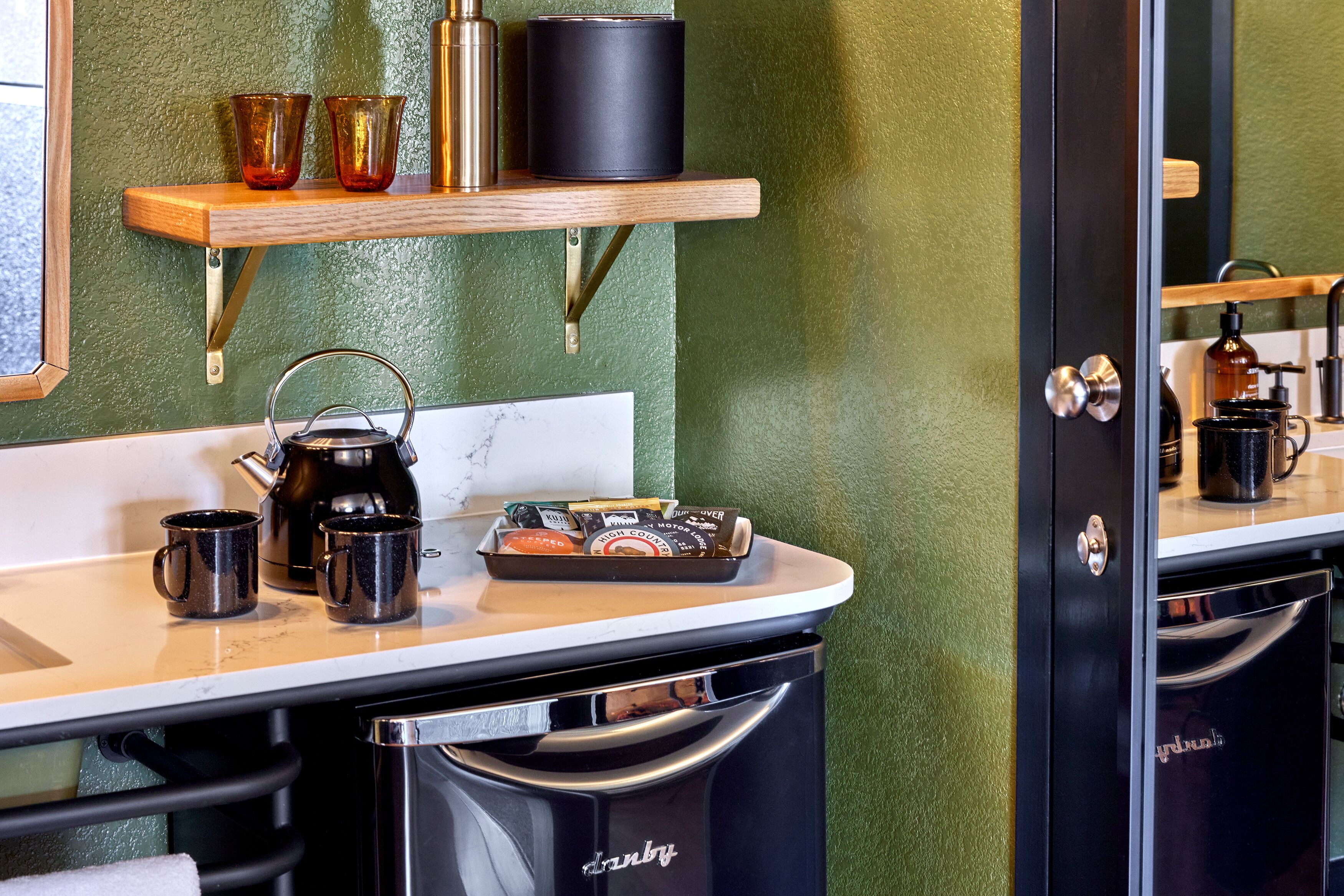 junior room | premium bedding, pillow-top beds, minibar, laptop workspace