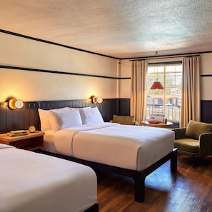 Seprai premium, bantalan ekstra lembut, dan minibar