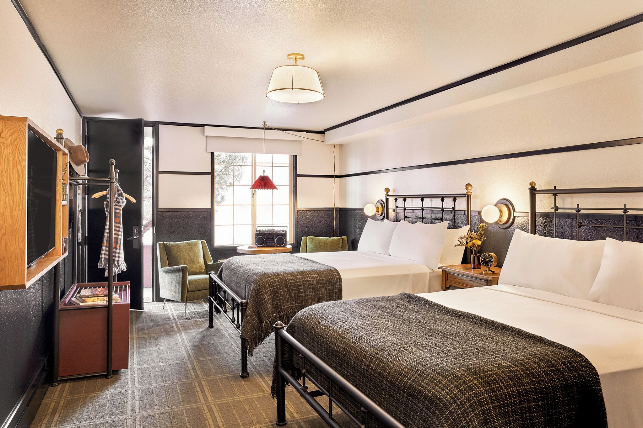 Ropa de cama de alta calidad, camas con pillow-top y minibar 