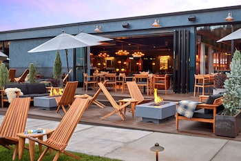 Hotel Exterior at High Country Motor Lodge – Near NAU/Downtown