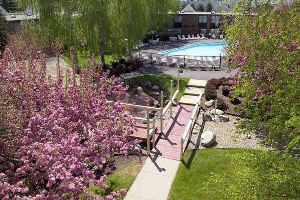 Indoor pool, seasonal outdoor pool, sun loungers