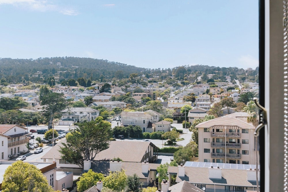 Monterey Marriott by null