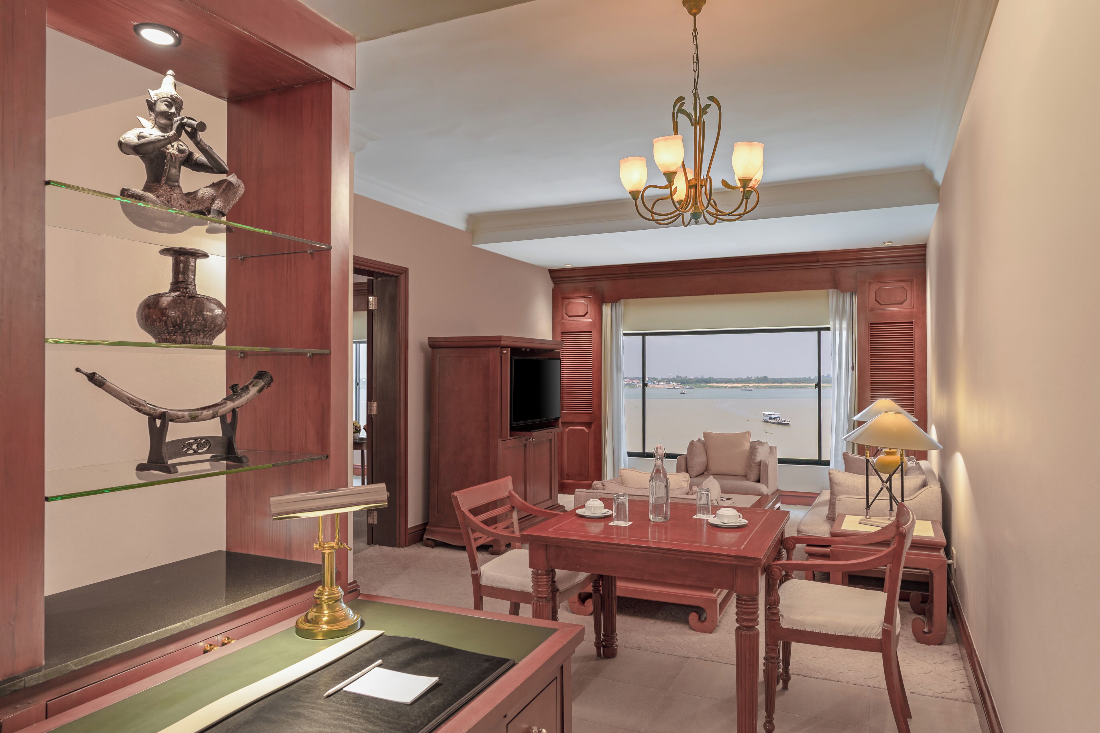 Junior Suite River View (Non-Smoking Room) | Living area