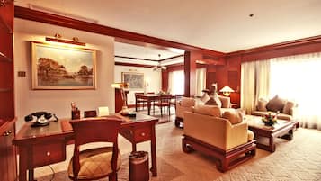 Executive Suite River (Non-Smoking Room) | Living area