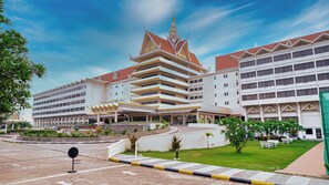 Front of property - Hotel Cambodiana (Phnom Penh)