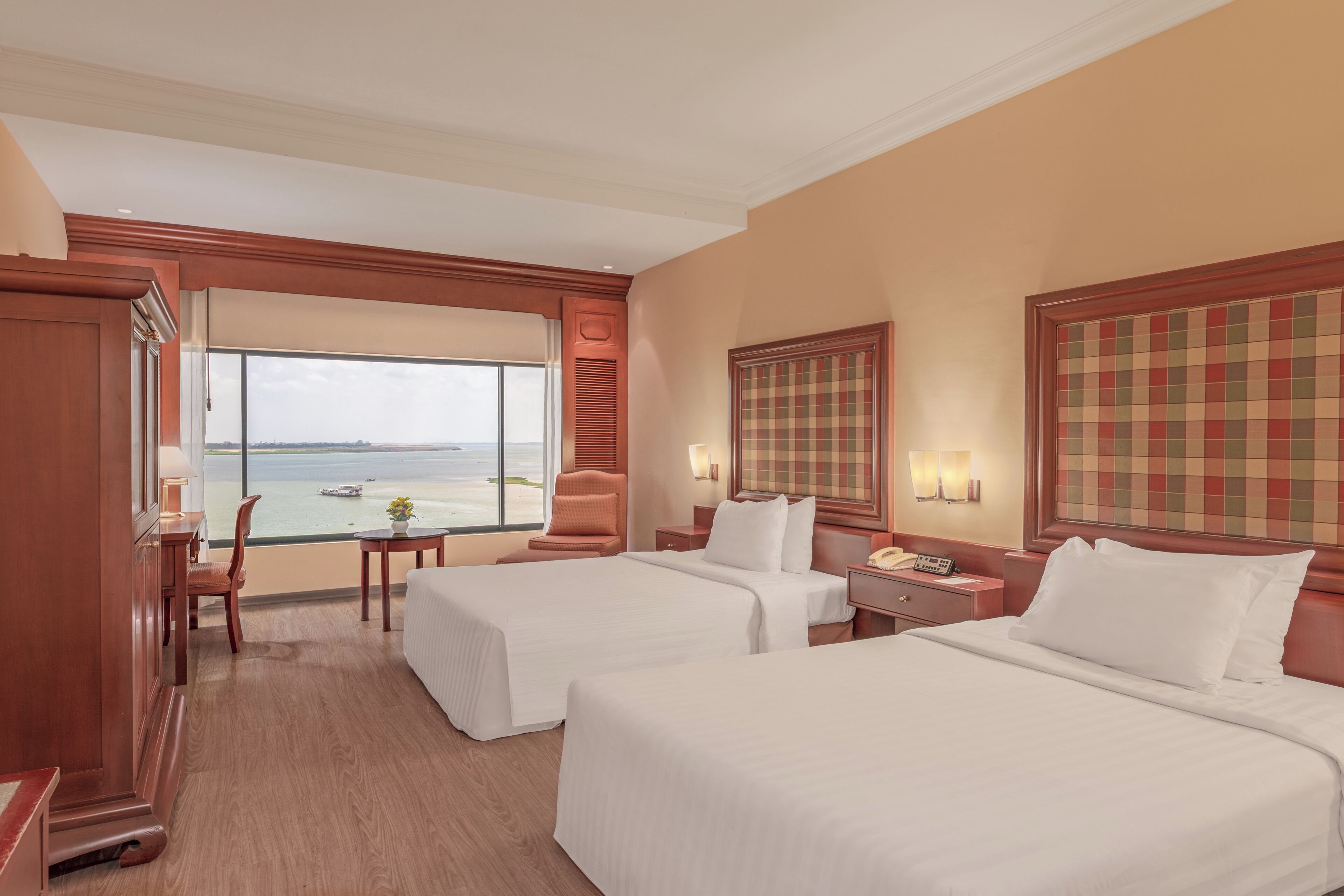 Deluxe River View (Non-Smoking Room)