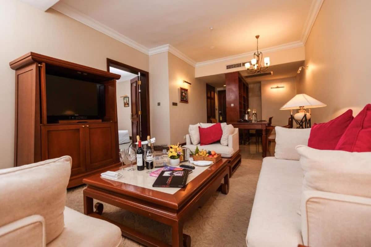 1-inch LCD TV with satellite channels, TV