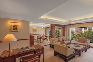 Executive Suite River (Non-Smoking Room) | Living area