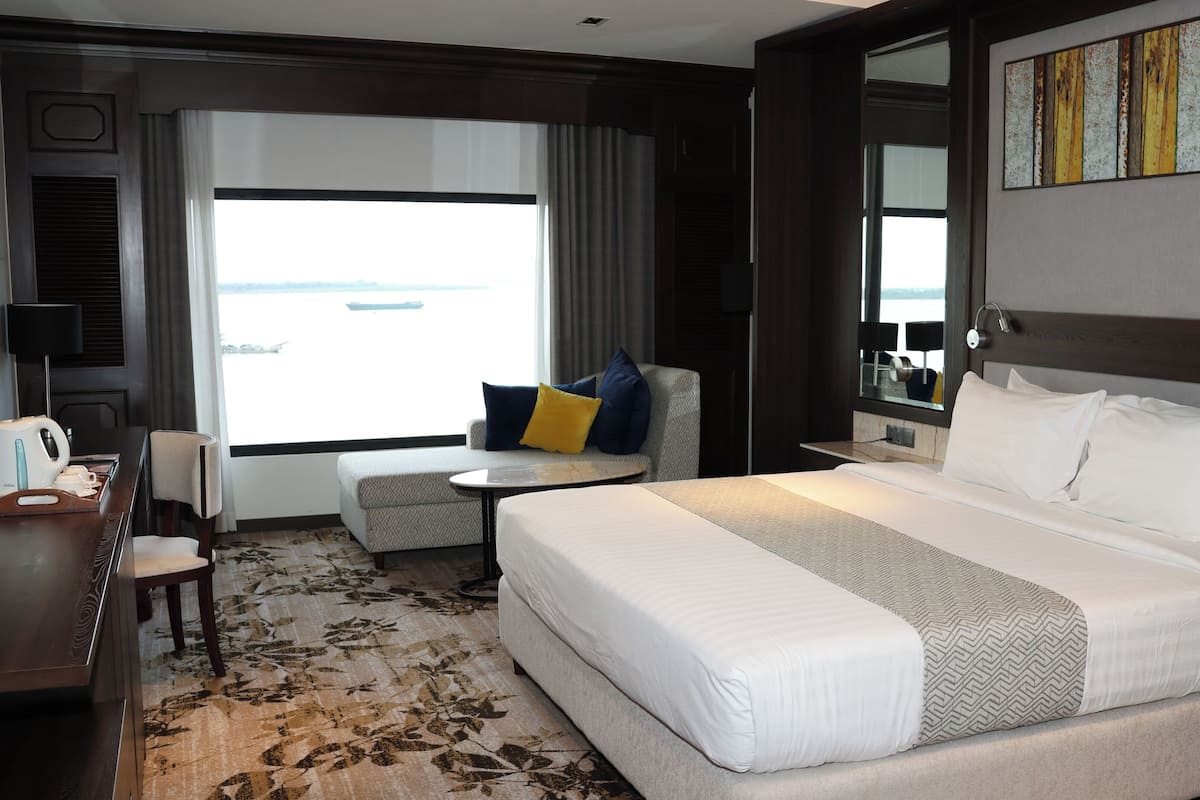 Deluxe River View (Non-Smoking Room) | 1 bedroom, minibar, in-room safe, desk