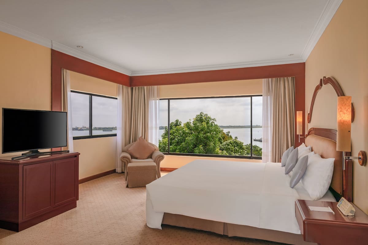 Executive-Suite, 1 Schlafzimmer, Nichtraucher, Flussblick | Minibar, Zimmersafe, Schreibtisch, laptopgeeigneter Arbeitsplatz