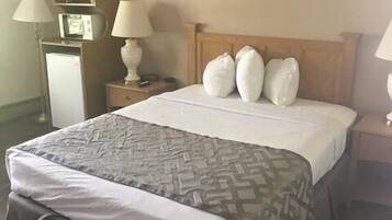 Standard Room, 1 Queen Bed
