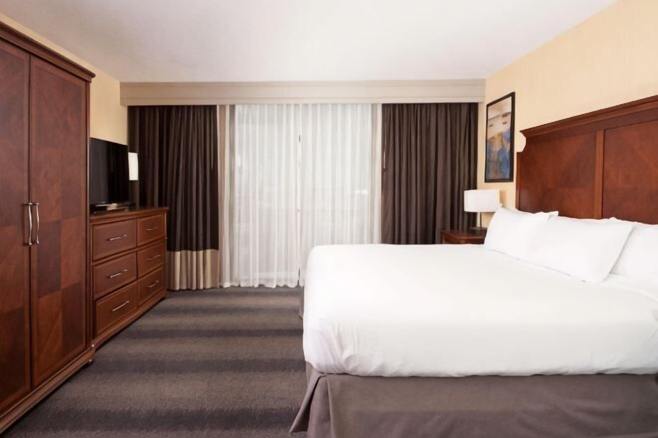 1 bedroom, in-room safe, desk, blackout drapes