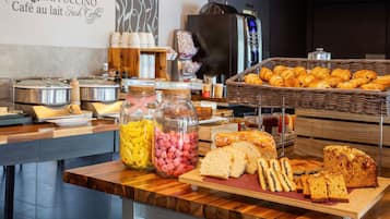 Daily buffet breakfast (EUR 13.35 per person)