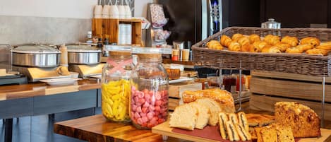 Desayuno buffet todos los días (EUR 13.35 por persona)