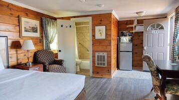 Fireside King Cabin Pet-Friendly | Hypo-allergenic bedding, desk, laptop workspace, blackout drapes