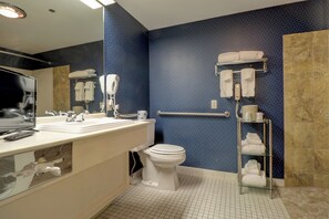 Suite, 1 King-Bett | Badezimmer