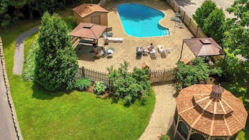 Indoor pool, seasonal outdoor pool, sun loungers
