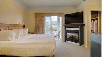 1 bedroom, hypo-allergenic bedding, desk, laptop workspace