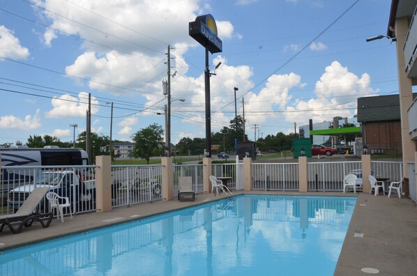 Piscine extérieure en saison