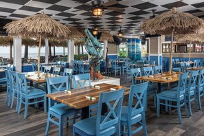 Breakfast, lunch and dinner served - Ocean Breeze Inn Vero Beach (Vero Beach)